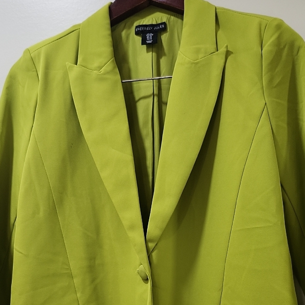 Vibrant Lime Green Blazer Chic and Modern Look He has that little spot. - Picture 6 of 10